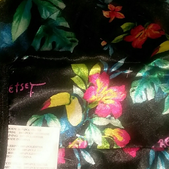 NWT Betsey Johnson Quilted Lemon Cosmetic Bag Zip - Picture 8 of 8